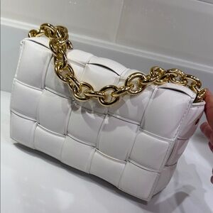 SHEIN White Woven Bag with Gold Chain